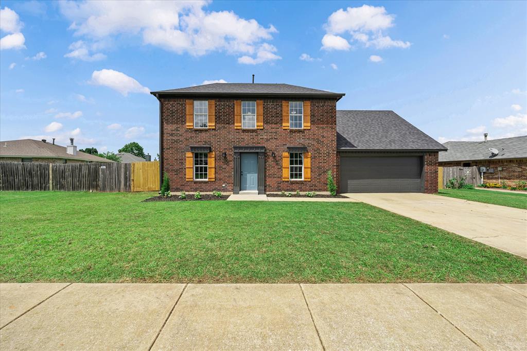 This beautifully renovated home is ready to welcome its next owner. From the moment you walk in the door, you will enjoy a light and bright atmosphere with abundant natural lighting throughout. This kitchen is not just stylish with gorgeous finishes, it's functional layout, plenty of cabinets and roomy pantry is ready for all your cooking needs!  All 3 bedrooms are located upstairs giving that extra bit of privacy. The primary suite is spacious and features the en-suite bathroom and walk-in closet you've been looking for. Conveniently located in the highly sought-after Parkside addition of Moore, you’ll enjoy easy access to shopping, dining, schools, and major highways. Schedule your showing today and don't miss this one!