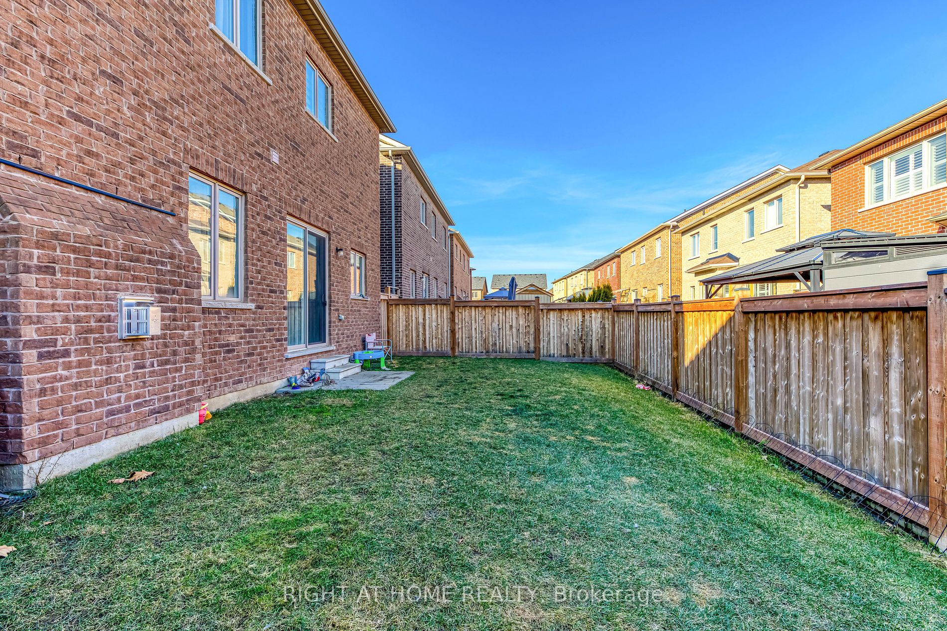1551 Doran Cres