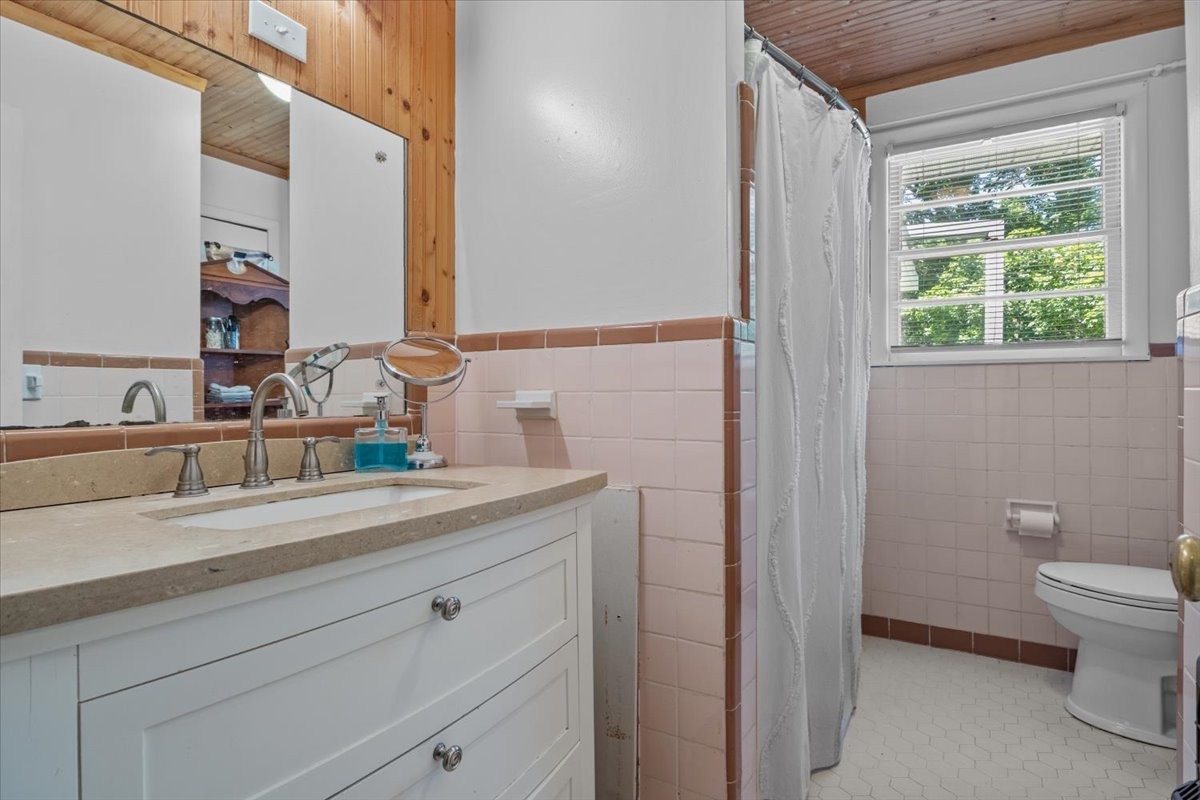 2440 Maple Grove Rd