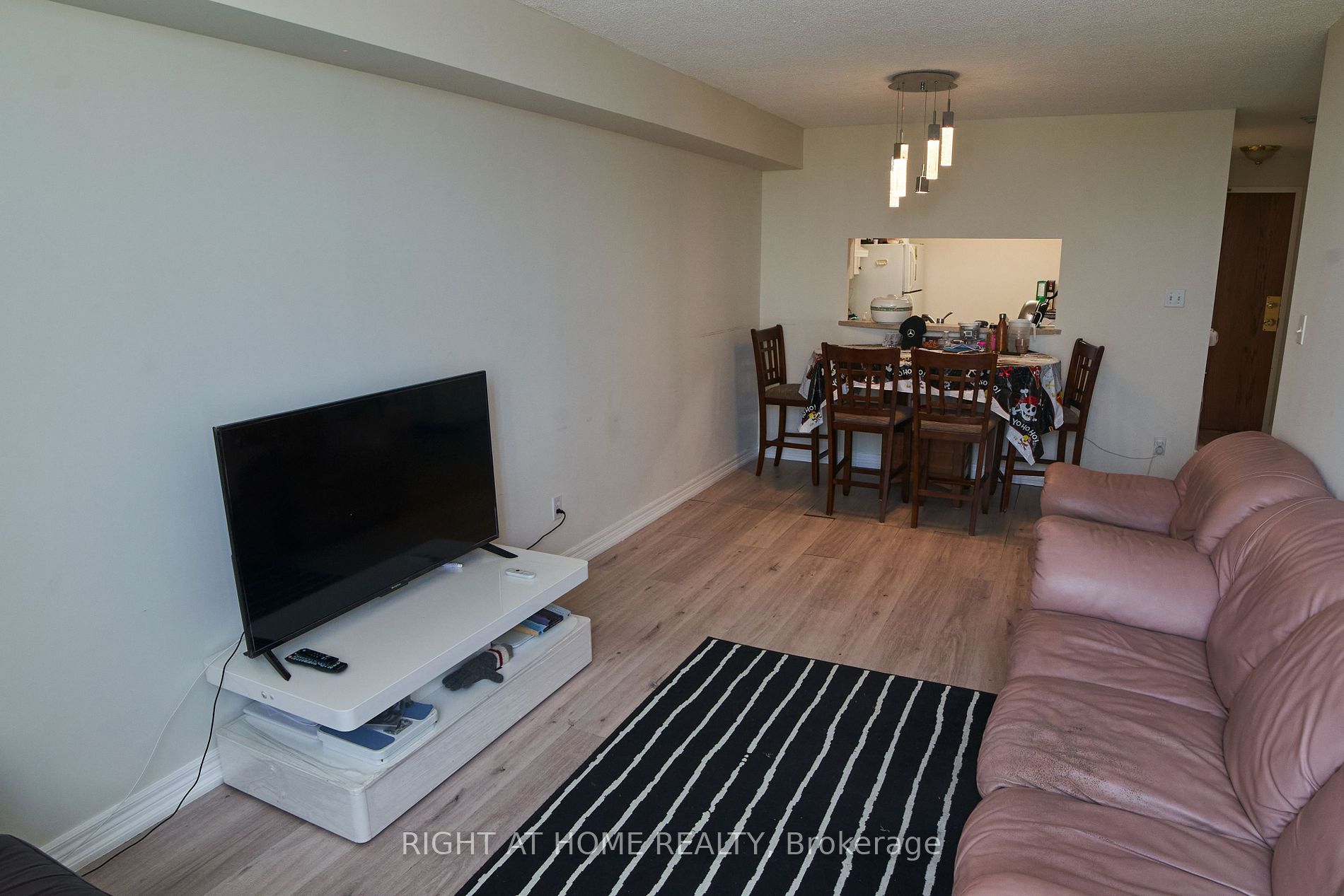 1700 E Eglinton Ave 609