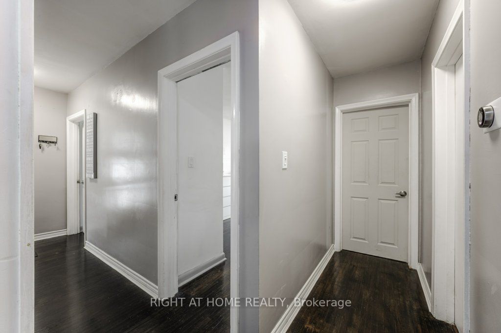 42 Collegiate Ave
