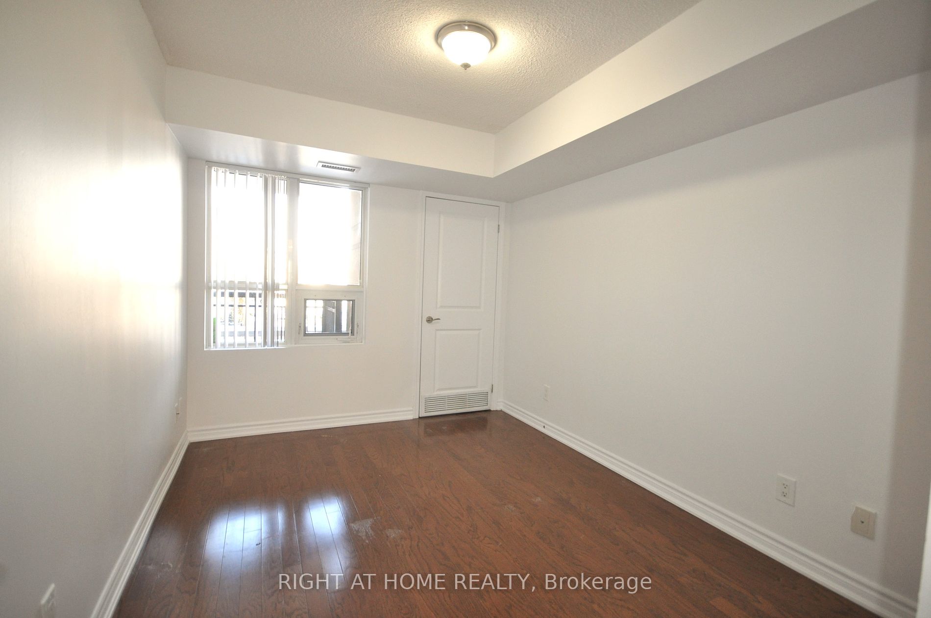 8026 Kipling Ave 201