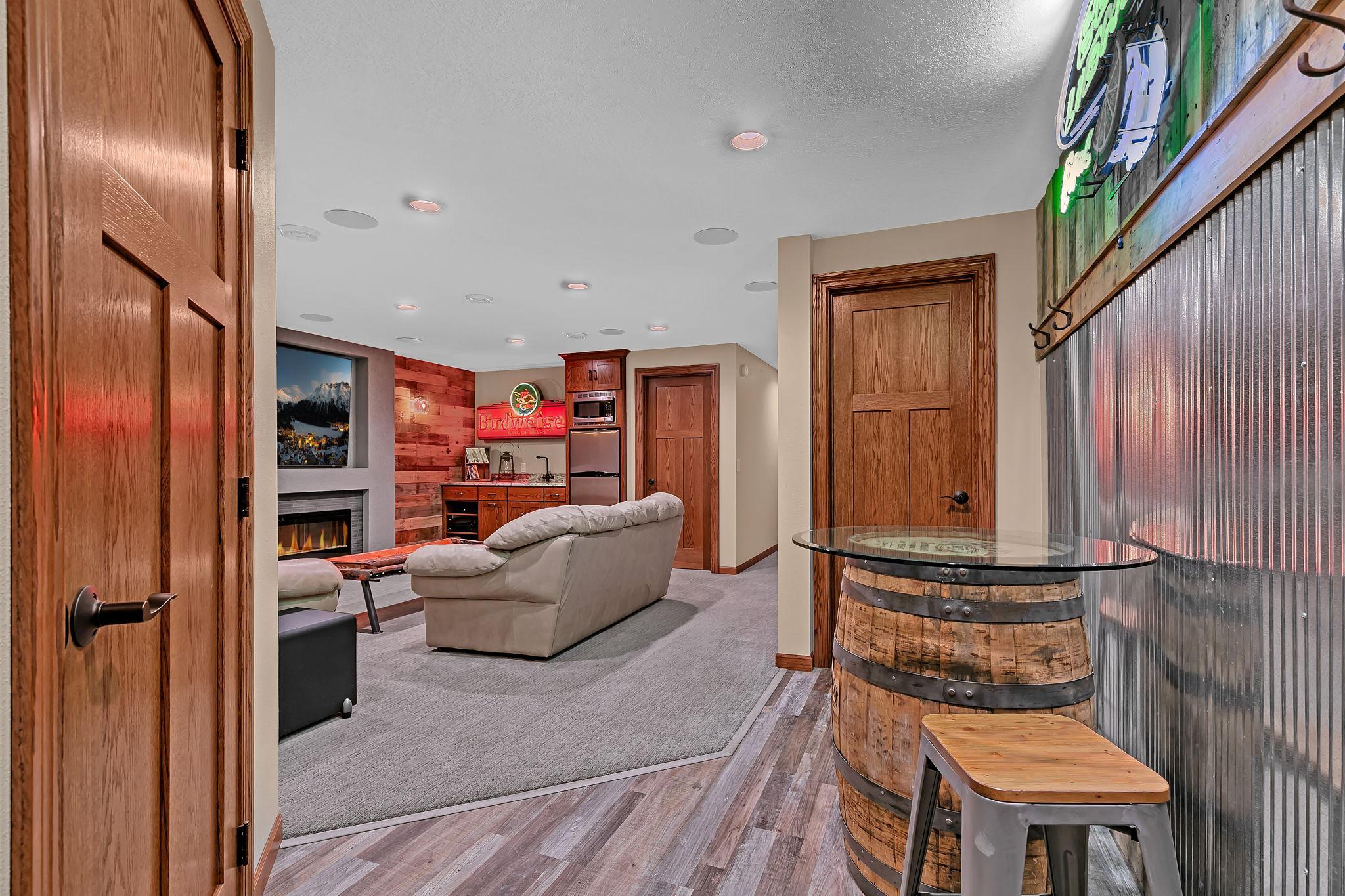 1201 Huntington Drive S