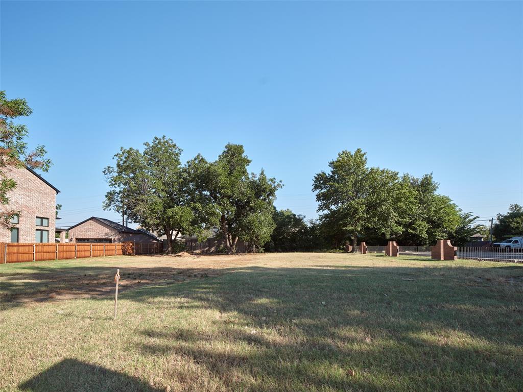 An exceptional opportunity awaits with this cleared and ready-to-build lot, perfectly positioned in one of the city’s most desirable locations. Whether you’re planning a custom dream home or a spec build, this property offers endless potential.
Enjoy the convenience of being directly across from Westminster Church, along the iconic Memorial Marathon route, and just minutes from highway access. Surrounded by Oklahoma City’s finest dining and high-end amenities, the setting provides both lifestyle and location. The seller also owns the neighboring lot, making a very rare double-lot option available for those looking to expand their footprint. With its prime vantage point and unrivaled address, this property is a standout choice for buyers or builders seeking the perfect site in the heart of it all.