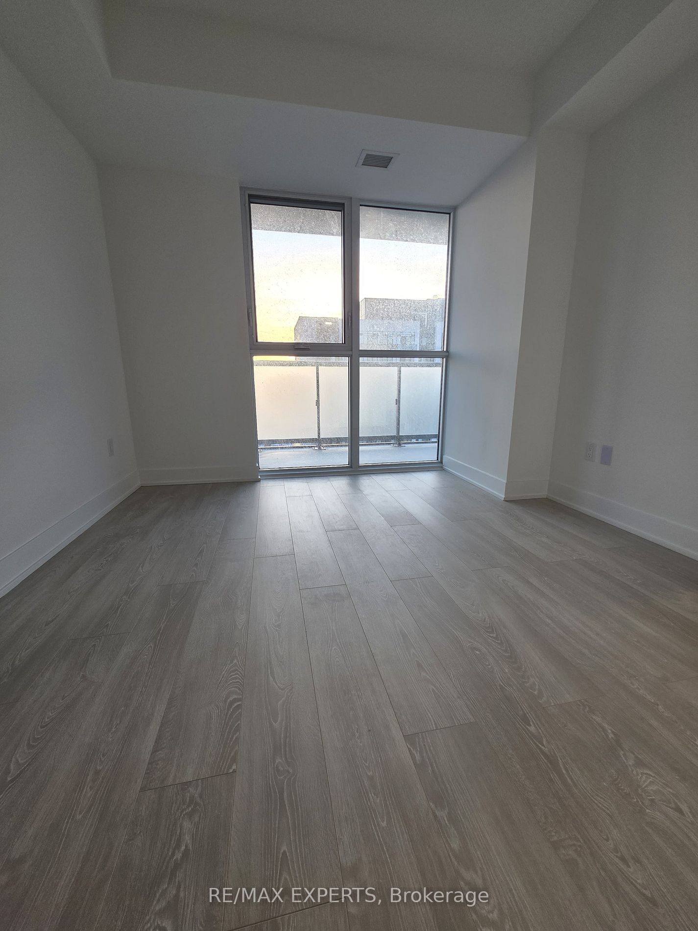 2545 N Simcoe St 2414