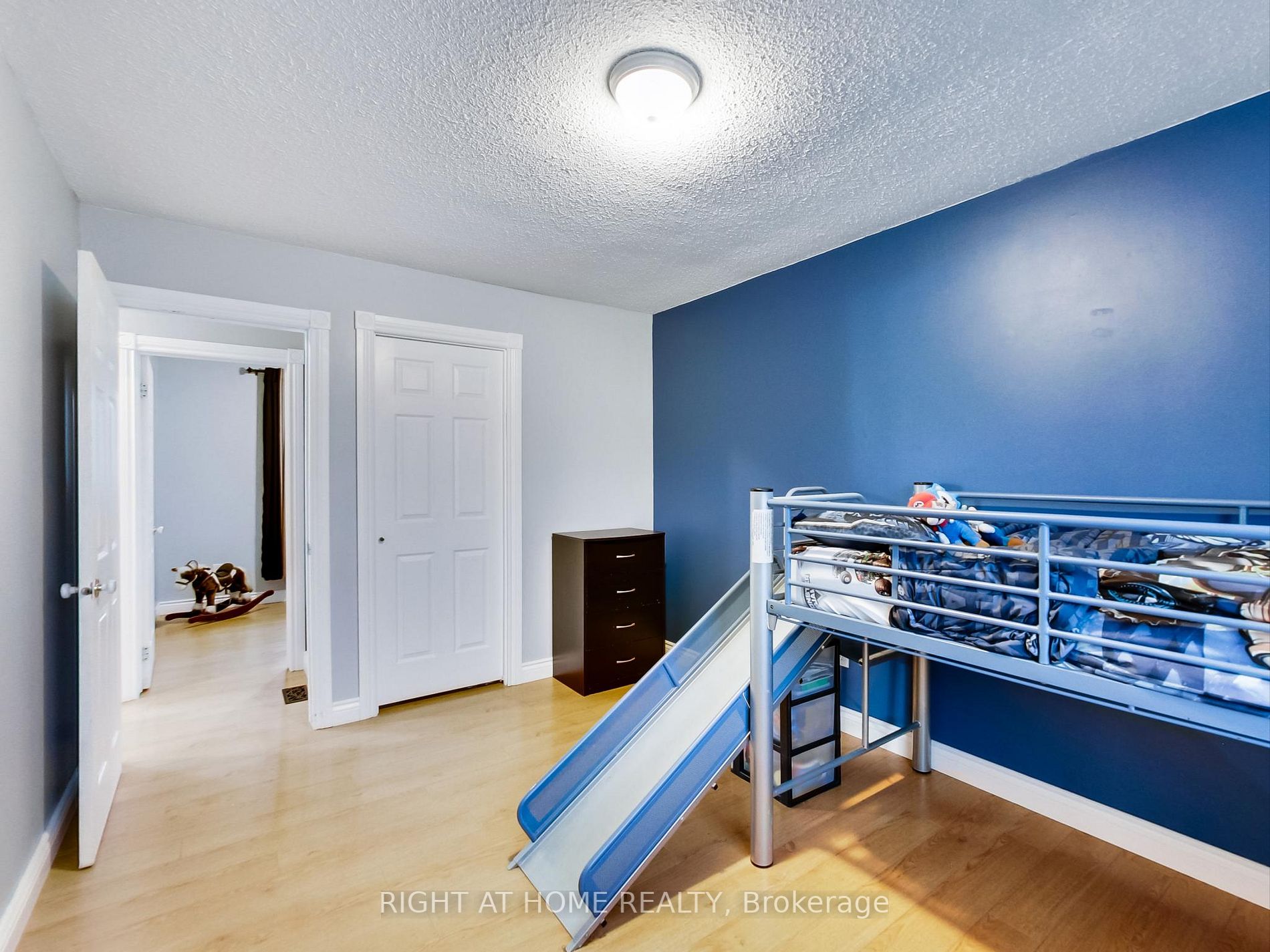 316 Pineview Gdns