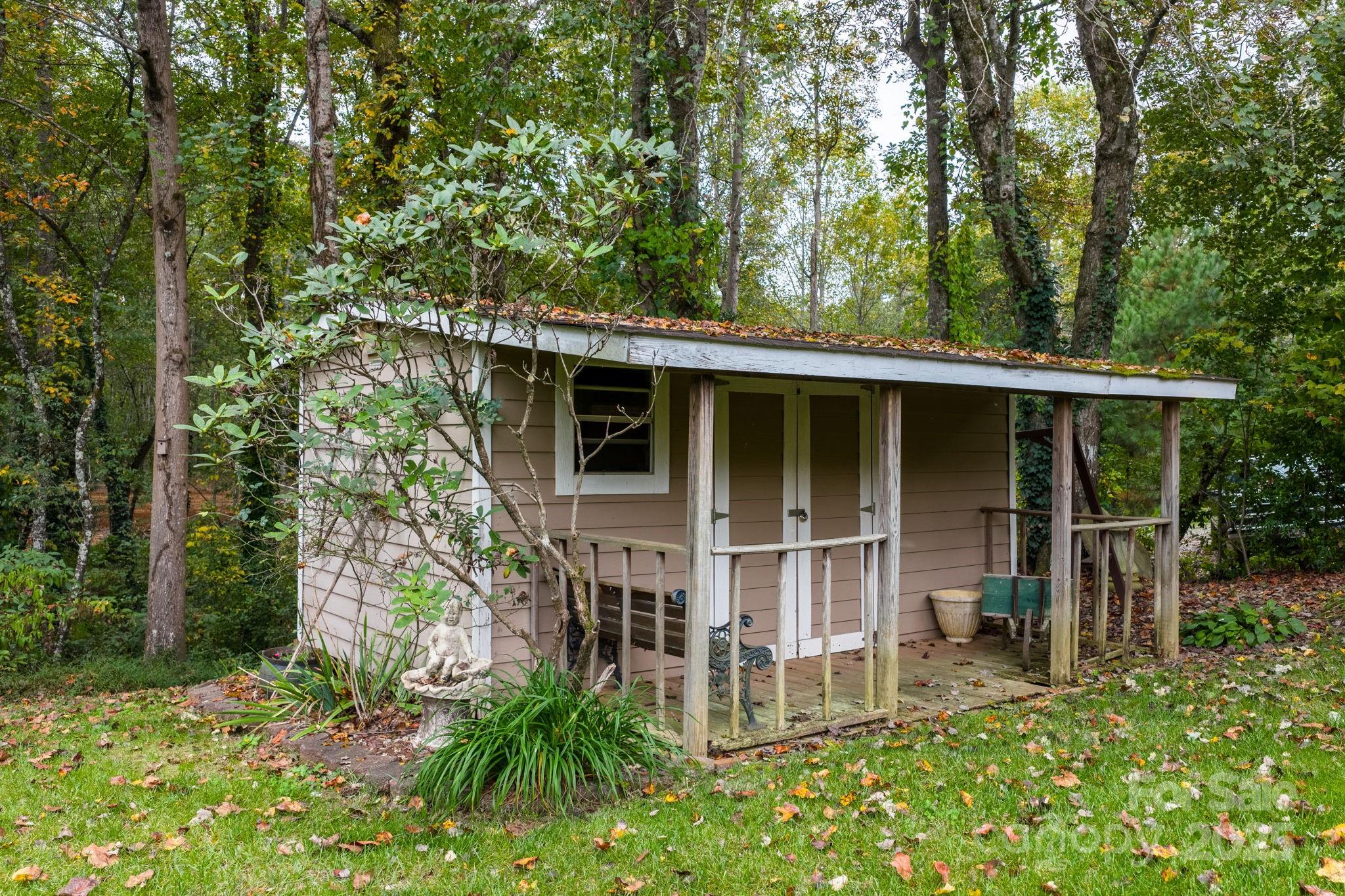 302 Redwood Place