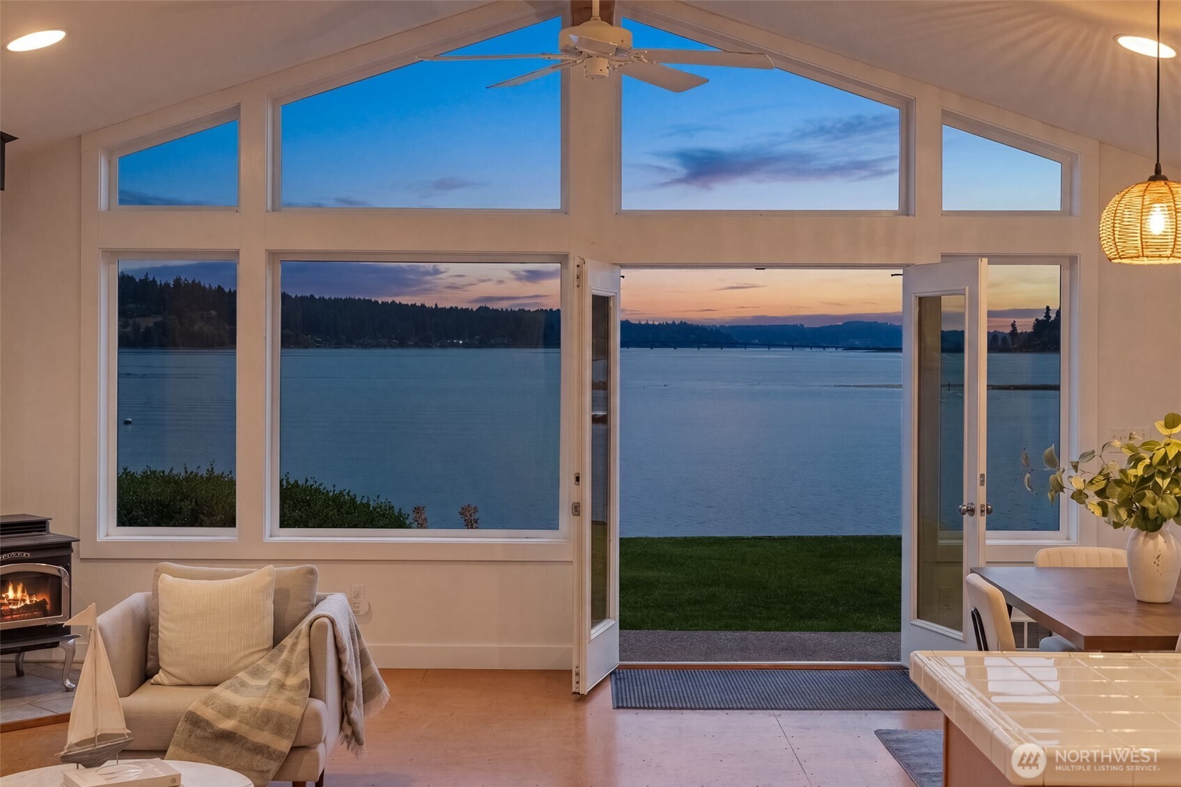 2815 Moorelands Drive NW