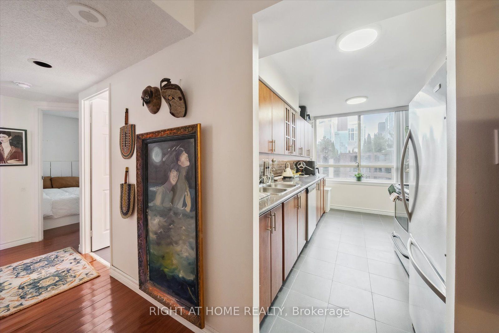 633 Bay St 1407