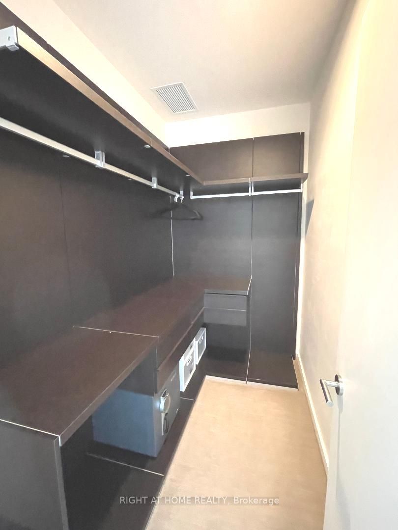 180 University Ave 5607