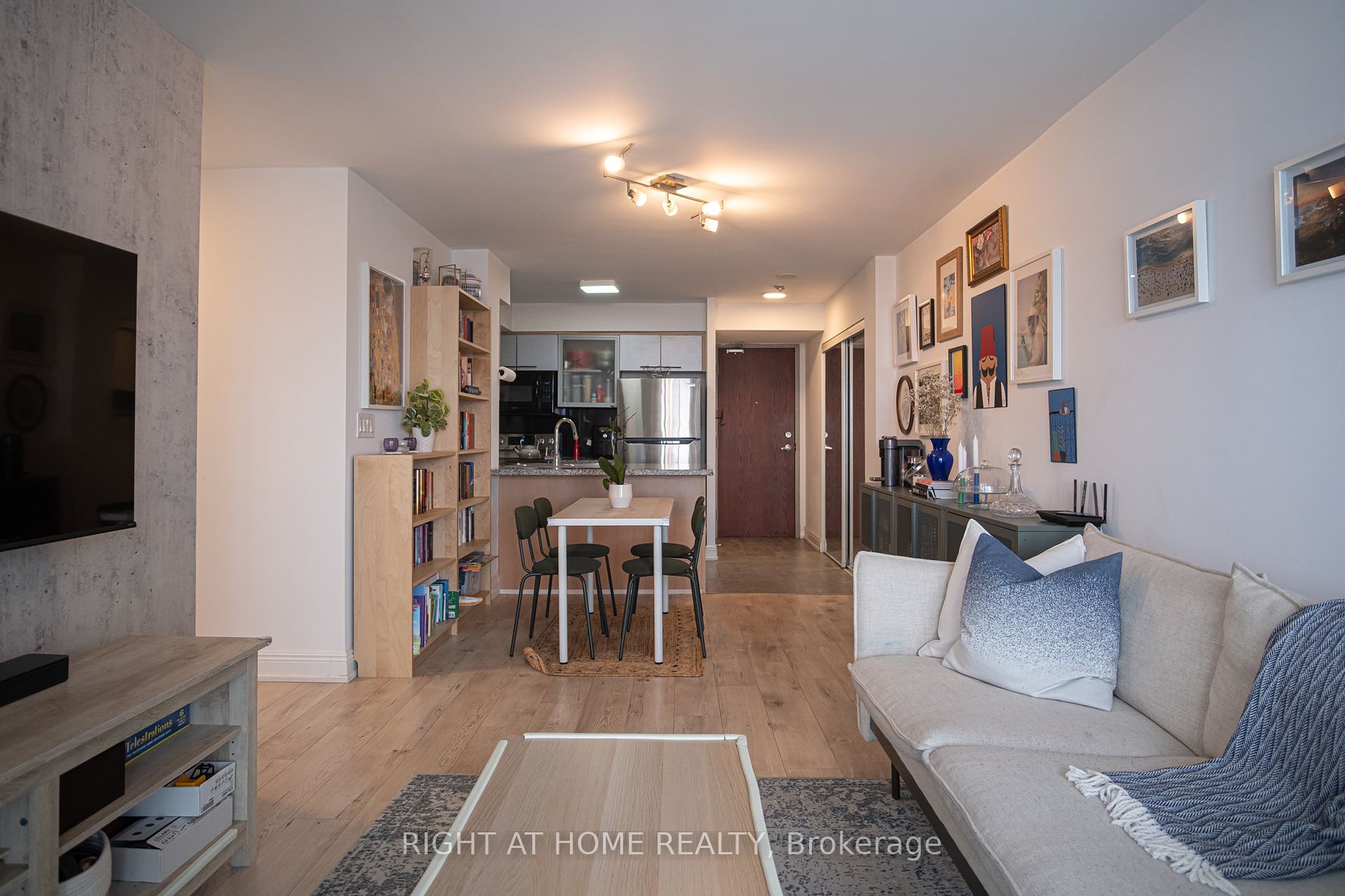 16 Harrison Garden Blvd 2402