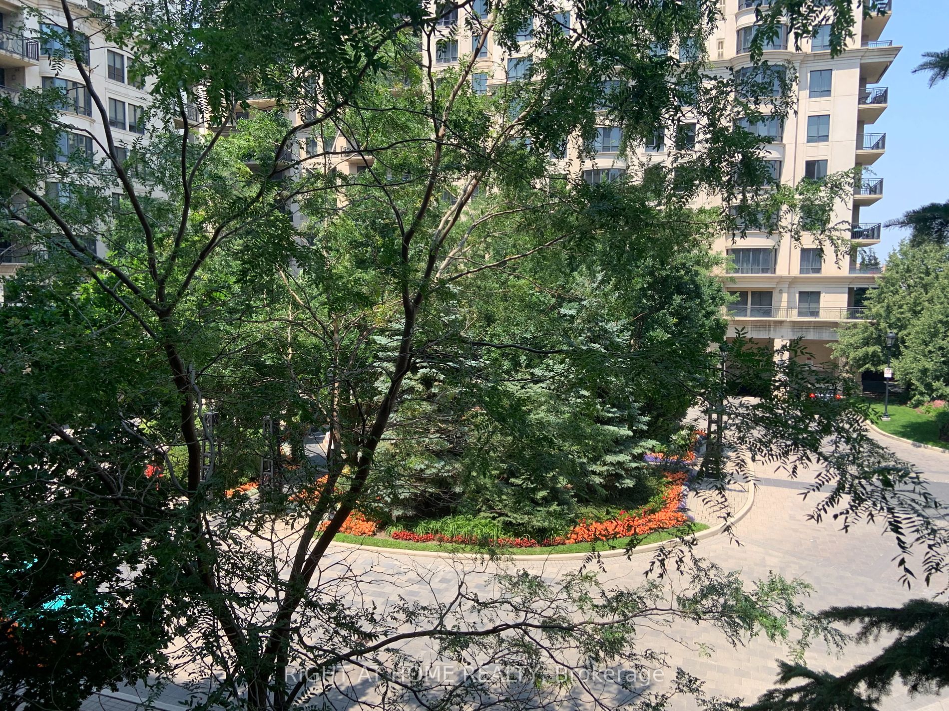 650 E Sheppard Ave 204