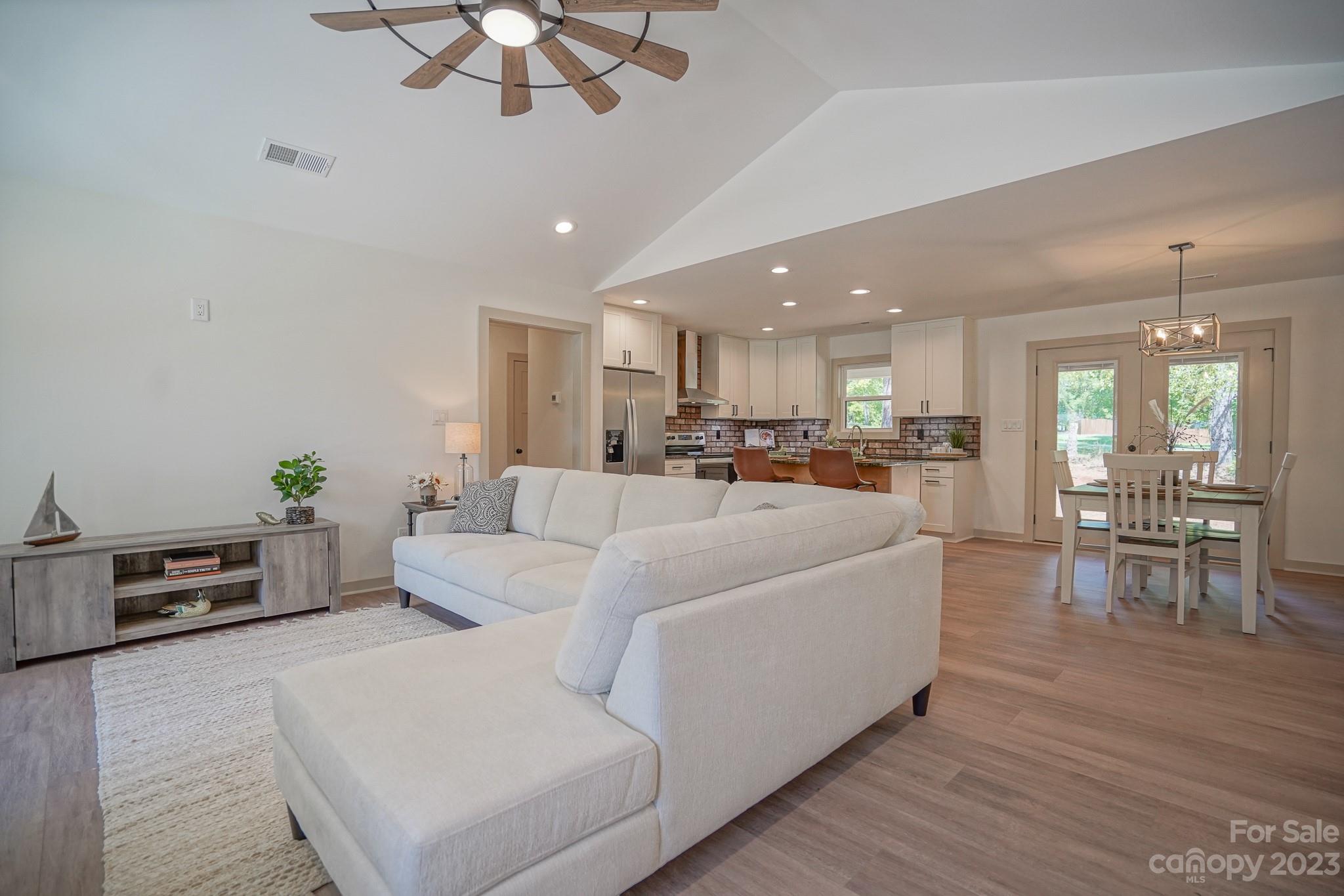 Property wrapper Lake Tillery Waterfront Properties Lynn Norman