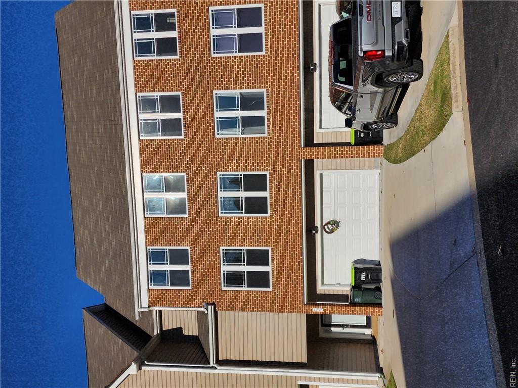 933 Eastfield Lane