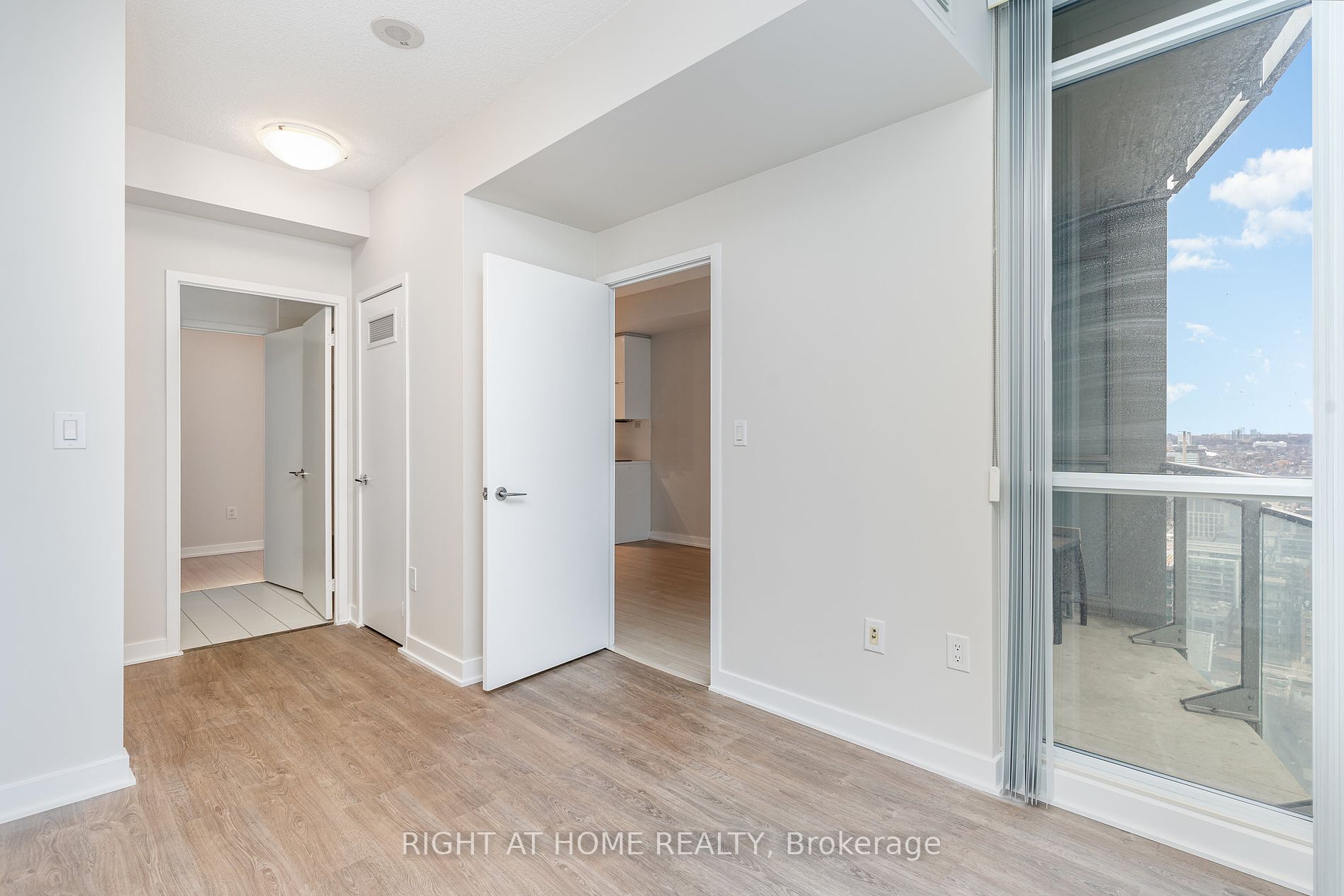 21 Iceboat Terr 3703