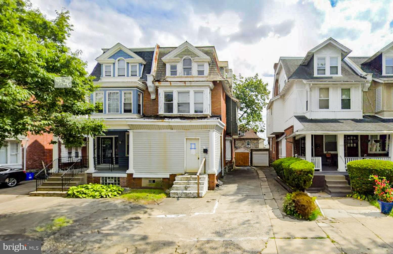 6136 W Oxford Street