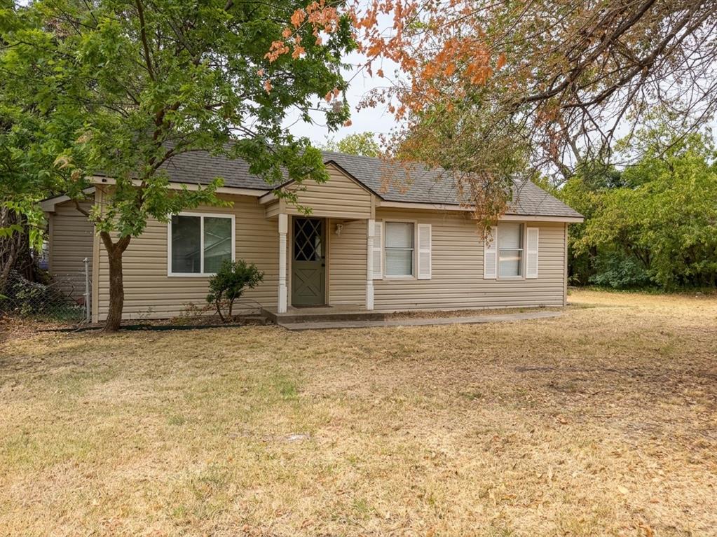 Check out this beautifully updated home! Featuring 2 bedrooms, an updated bathroom, tile and laminate flooring throughout, updated light fixtures, stainless steel appliances in the kitchen, lots of cabinets and counter space and a large yard. The convenient location is a short drive to schools, parks, shopping, restaurants, golf courses and much much more. This is a must see home!