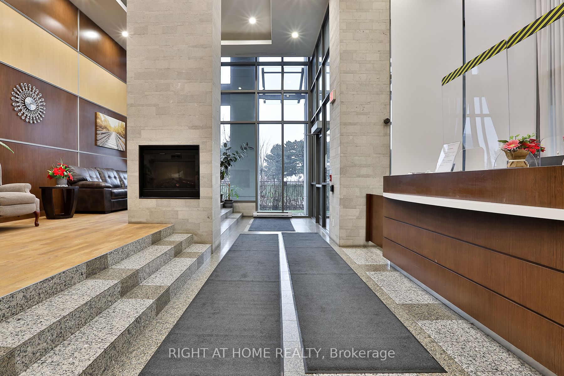 88 Grangeway Ave 2506