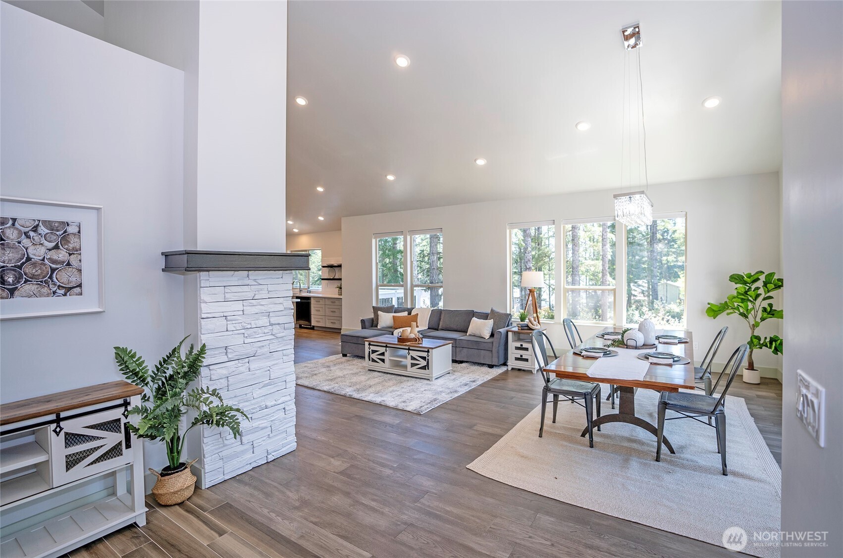 240 E Susan Lane