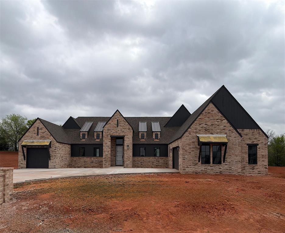 2827 Plan || New STRAIGHT style exterior || TRANSITIONAL interior finishes. EXECUTIVE QUALITY. READY NOW! With over 2,500+ on-time closings and counting, our turnkey experience guarantees exceptional quality at an unbeatable value. Our commitment to quality includes completing 1,200+ checklist items during construction, 100+ hours of detailed punch out prior to closing, and experienced warranty service after closing.