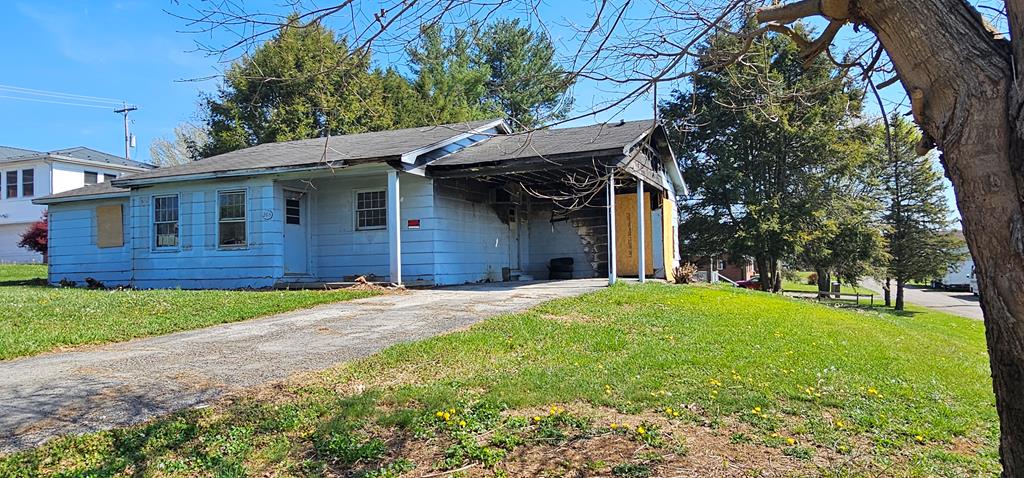 INVESTORS, RENOVATORS !!!!  BRING US AN OFFER!! In Charming Chilhowie VA-Oversized level corner lot with damaged dwelling due to fire. Is NOT liveable, but you've got some "GOOD BONES" here!! In a great , very well-established neighborhood, beautiful area of SWVA. Close to interstate, shopping , fantastic local dining and great schools. **CALL LISTING AGENT** before going onto the property. Sellers agent has also spoken with local bank who may be able to finance with a renovation loan.