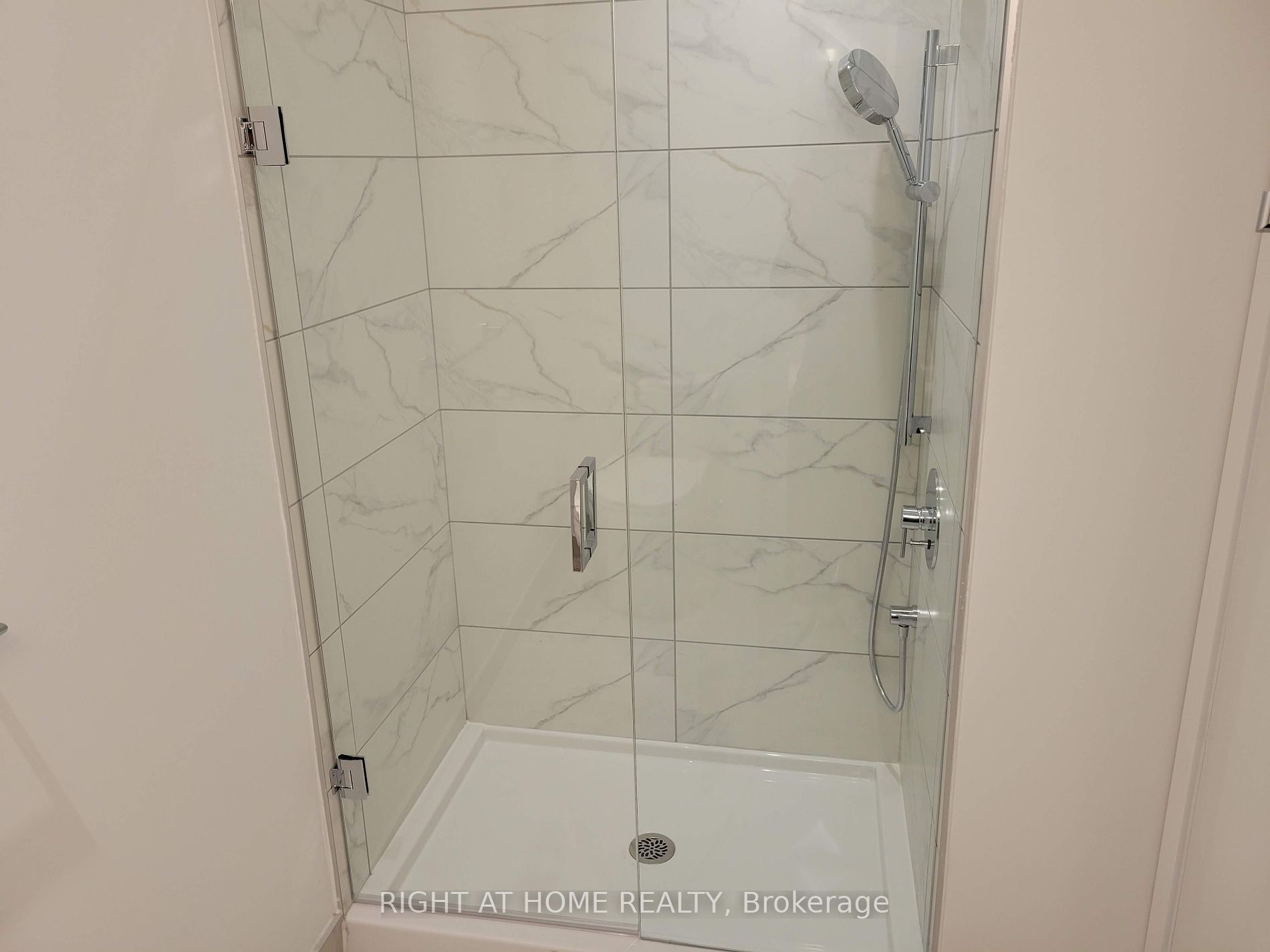 950 Portage Pkwy 6107