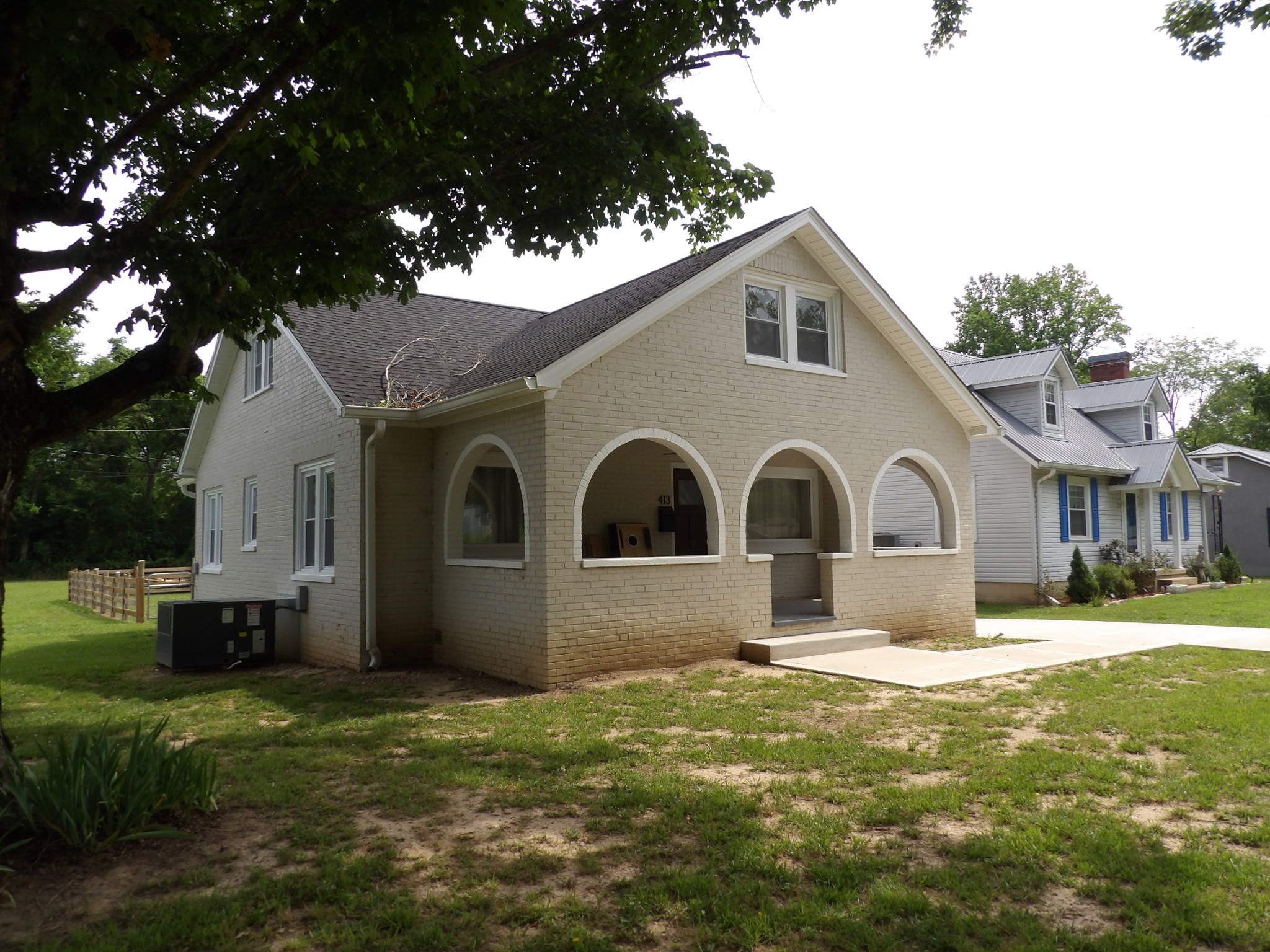 413 E Main St