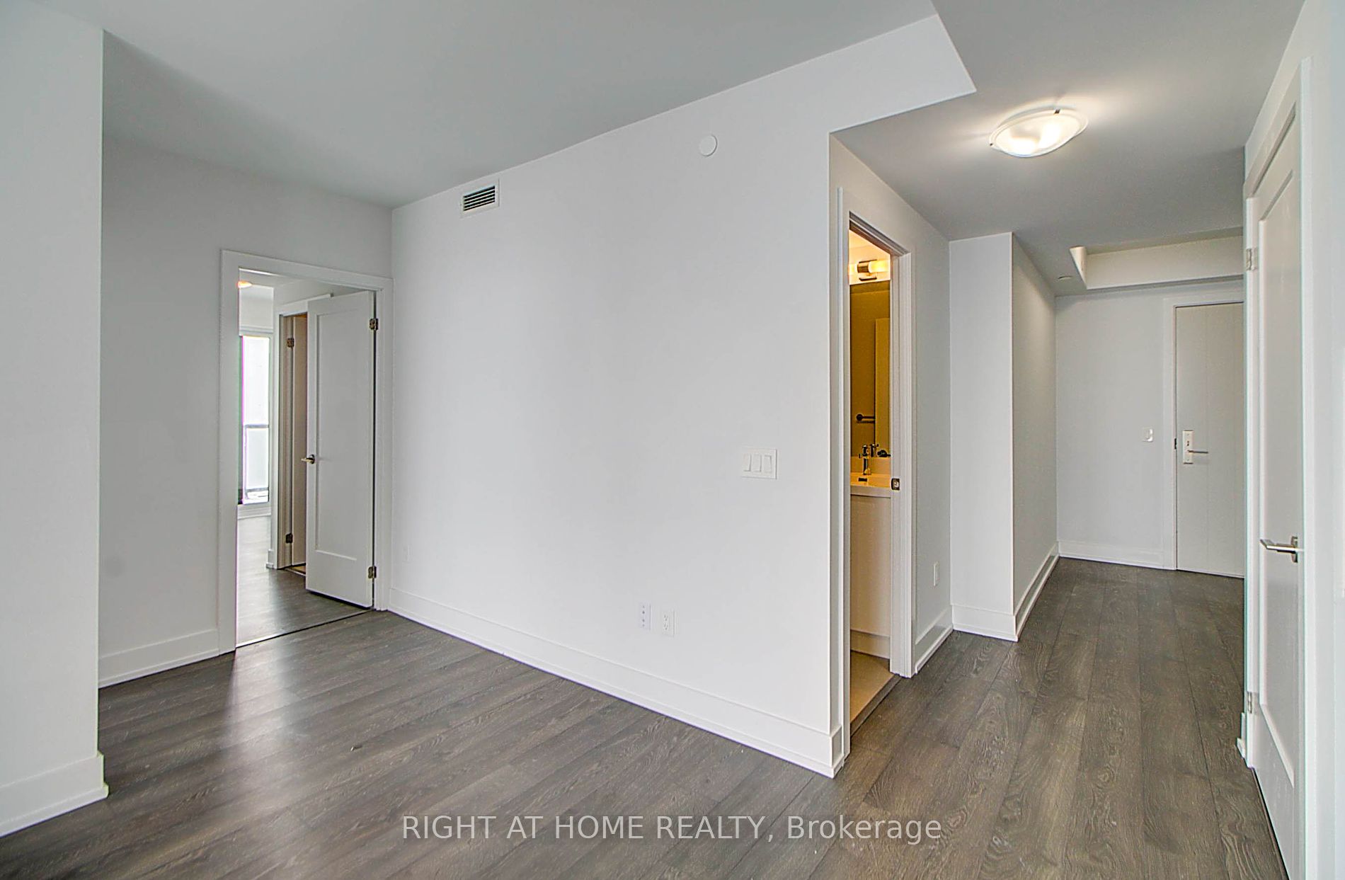 2550 N Simcoe St 2407