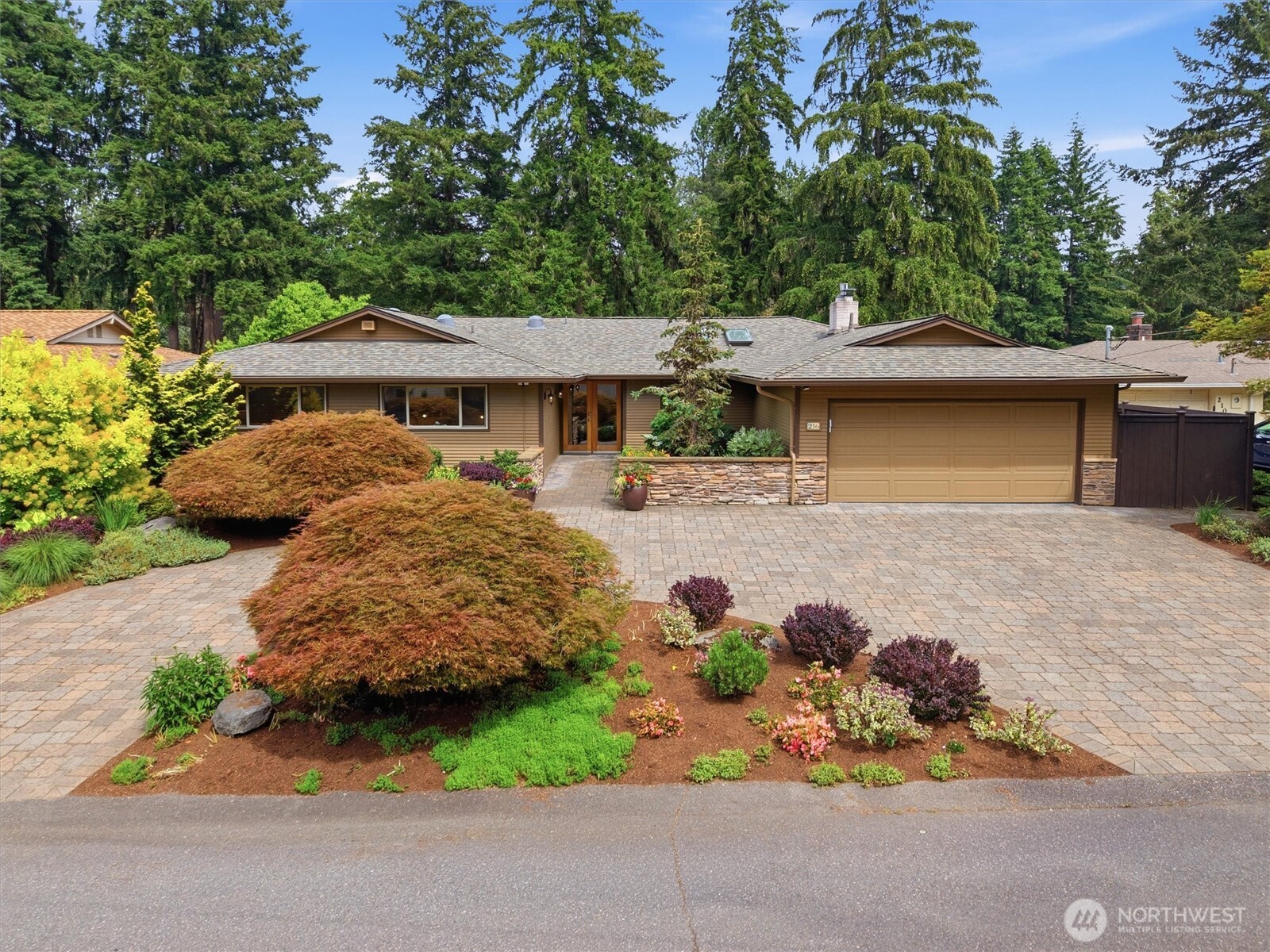 Bellevue - 216  131st Avenue NE