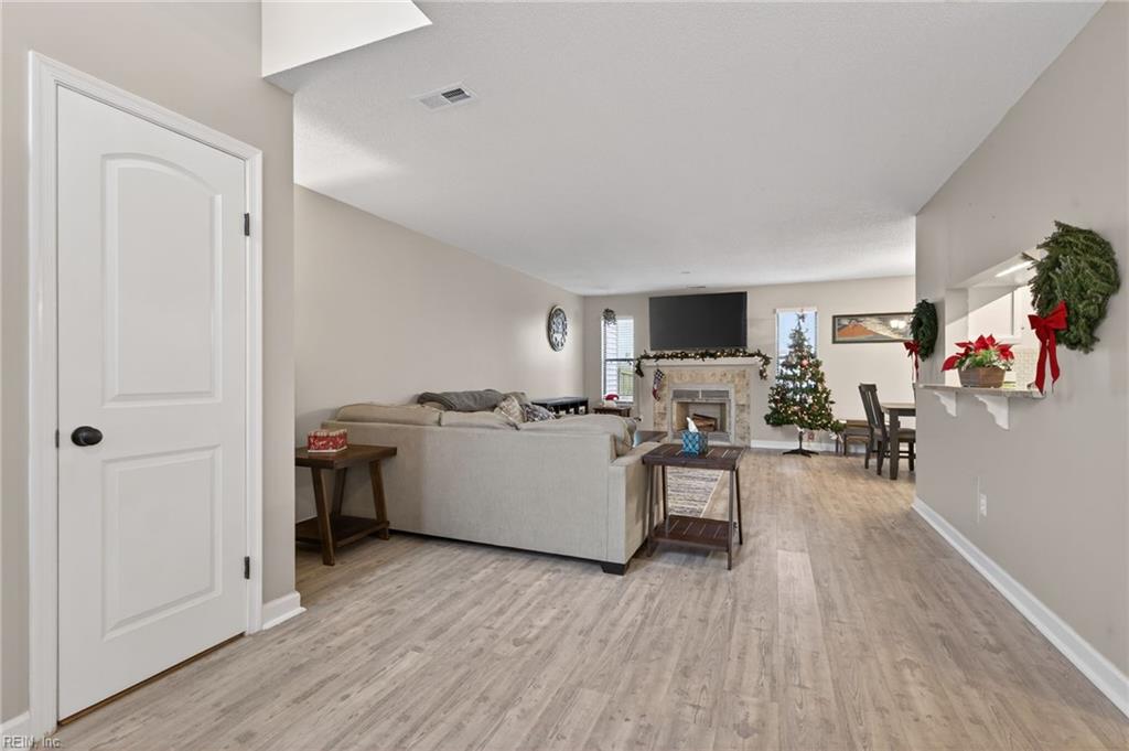 1512 Colonnade Drive