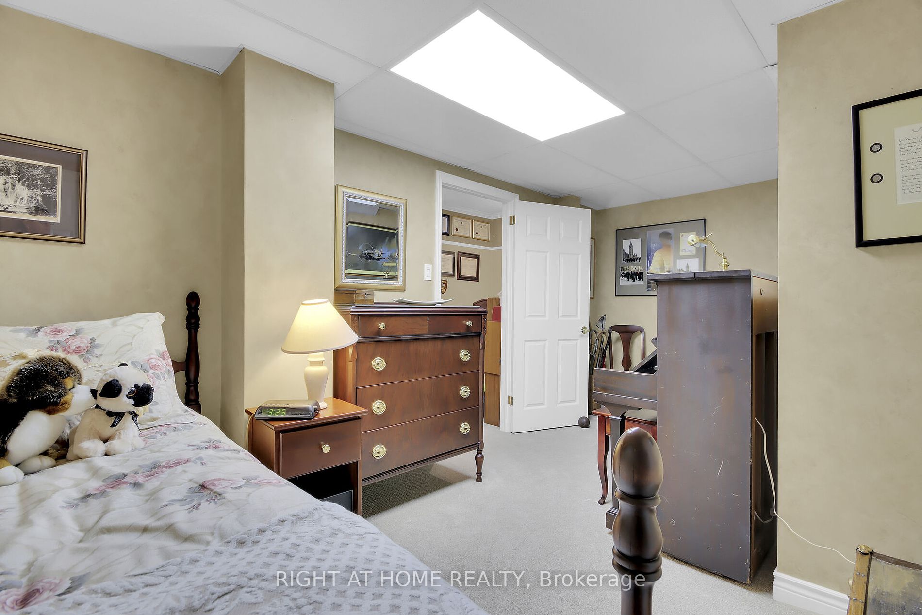 3468 Paul Anka Dr