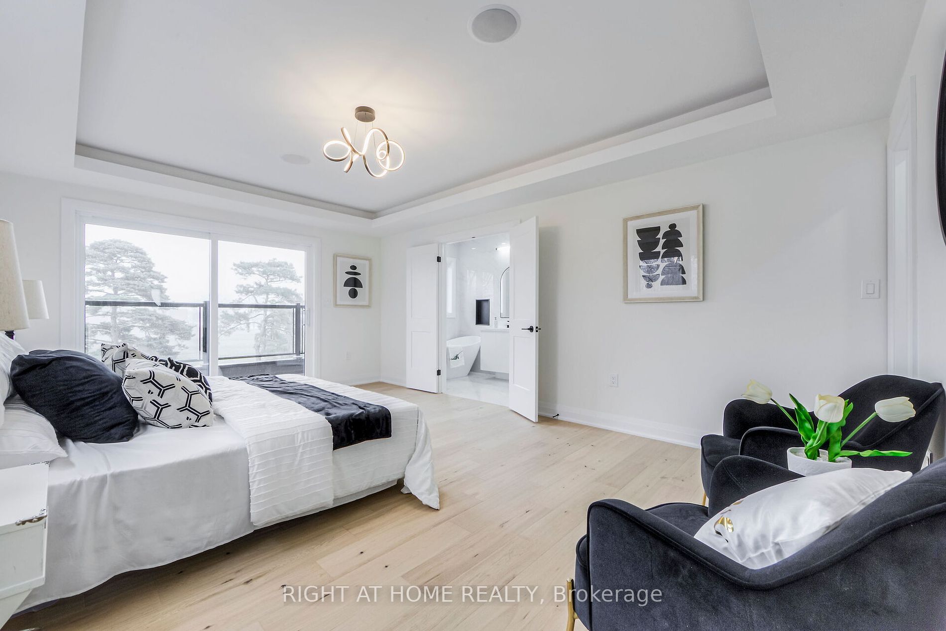 768 Montbeck Cres