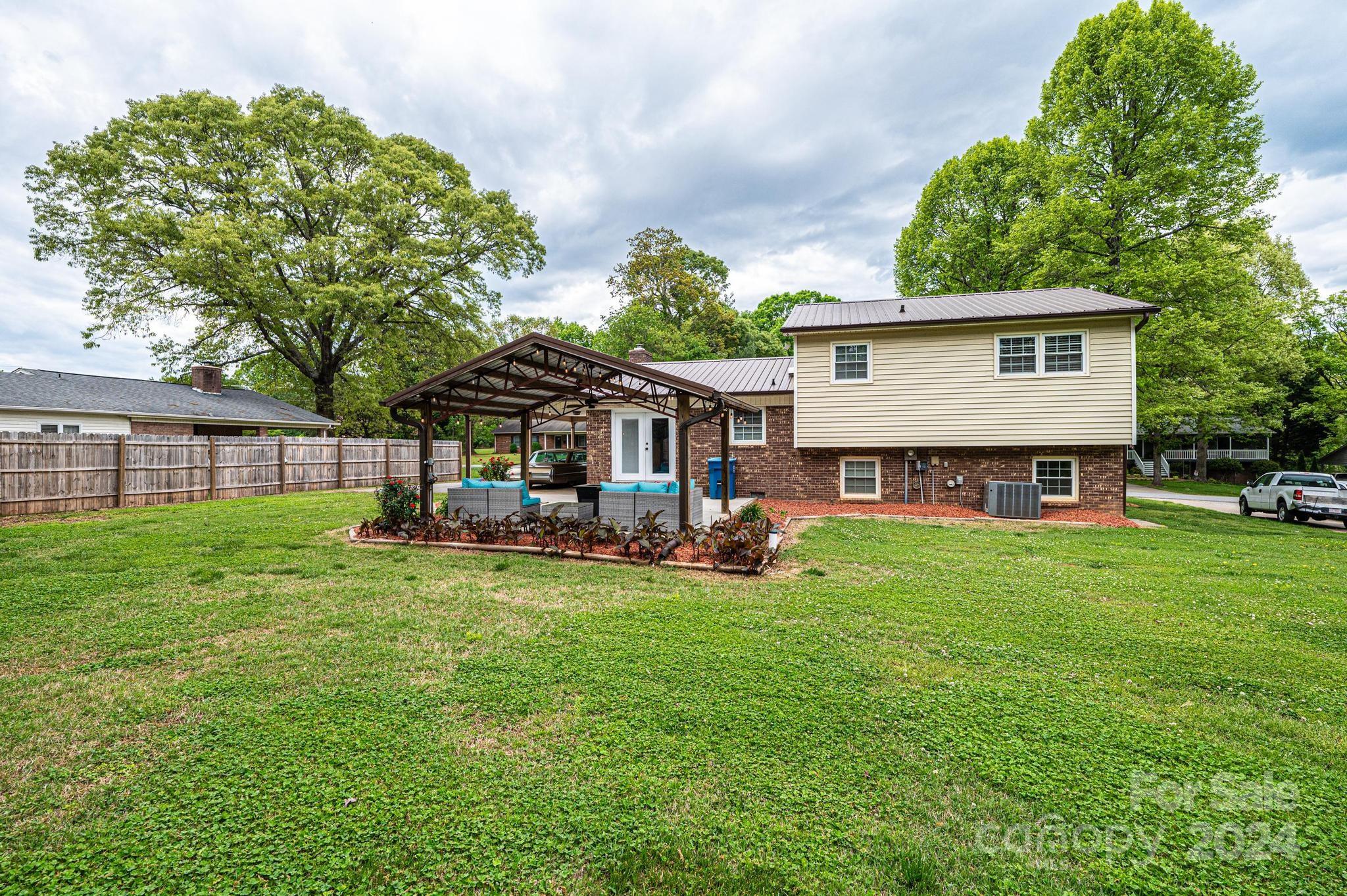 1661 Tanglewood Drive