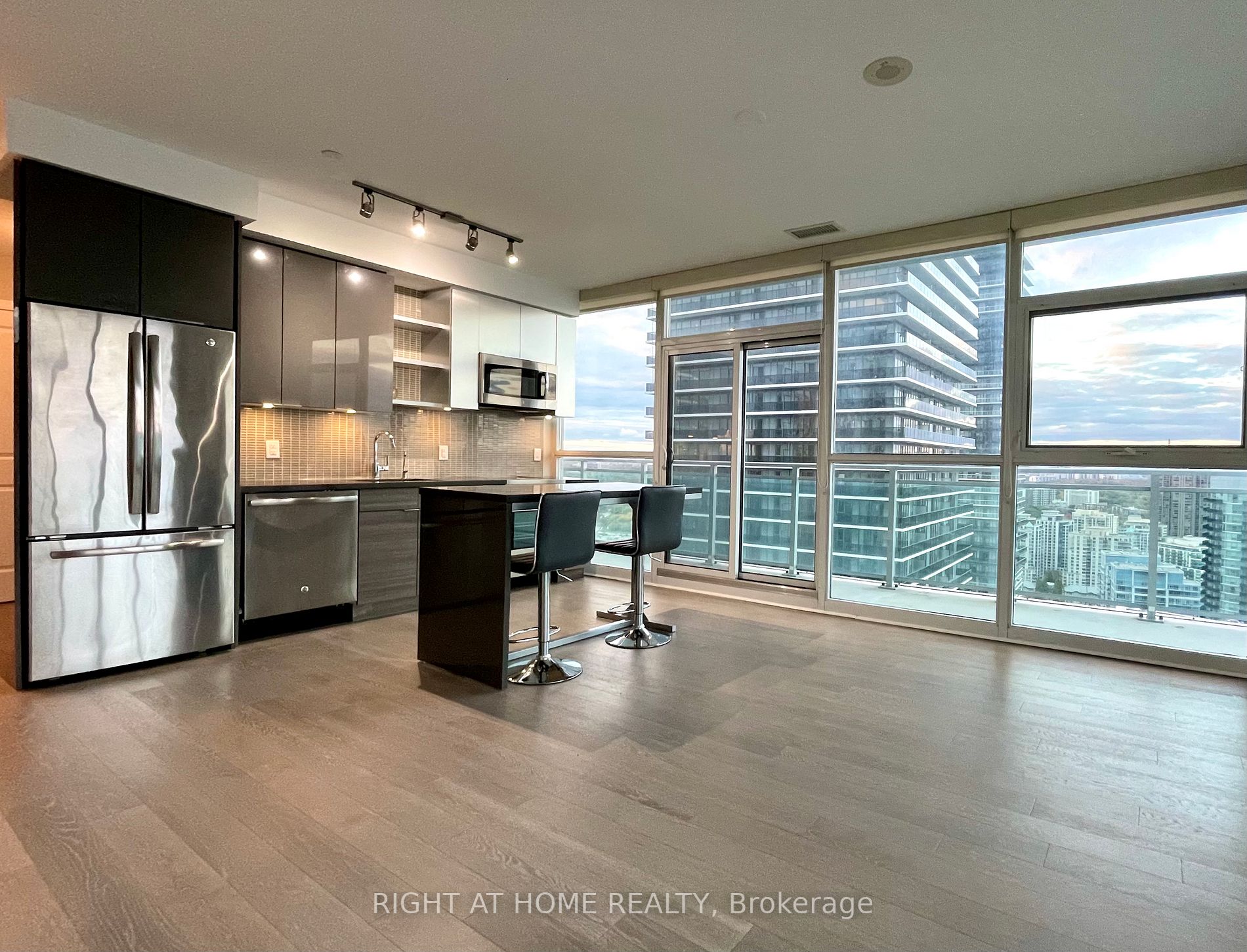 33 Shore Breeze Dr 3409