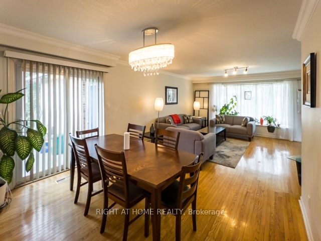 33 Donalbain Cres