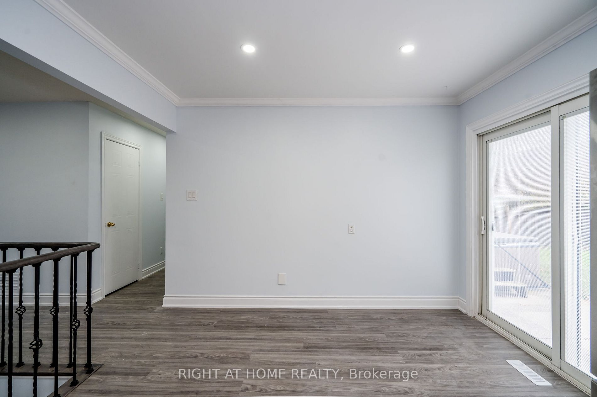 1052 Dina Cres
