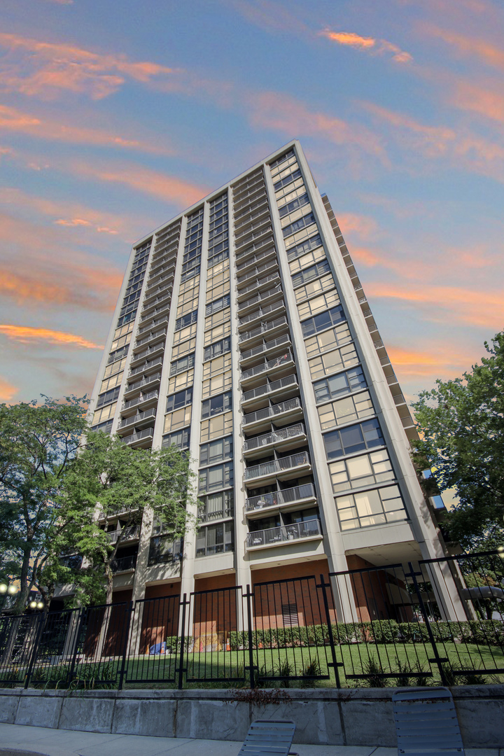 Welcome to this charming top-floor studio condo in the desirable South Commons neighborhood, part of Chicago's historic Douglas community. Sun-filled and thoughtfully designed, this super-cute unit offers efficient living in a well-maintained building. Enjoy access to fantastic amenities, including an outdoor pool, fitness center, laundry facilities, 24/7 door staff, on-site management, and additional storage. This home is being sold with a deeded garage parking space, ensuring both convenience and value. Ideally located near Mercy Hospital, major highways, CTA and Metra transit options, Lakeshore Drive, and within walking distance to McCormick Place, local restaurants, and breweries. Whether you're looking for a starter home, city retreat, or investment opportunity, this studio offers unbeatable access to the best of Chicago's Near South Side.