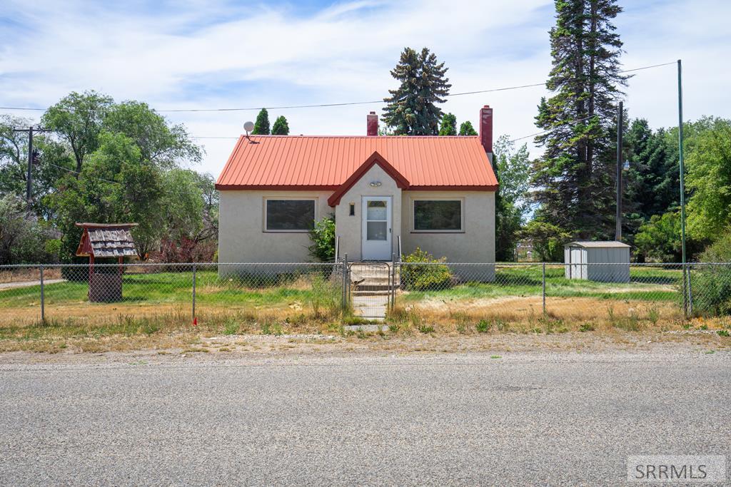 151 N 4000 E