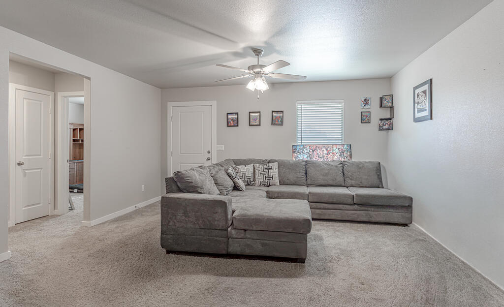 Super cute cottage home located in North Odessa. This 3 bedroom 2 bath home with a 1 car garage and has a great sized back yard. Open floor plan and sequestered primary suite.  Call today!