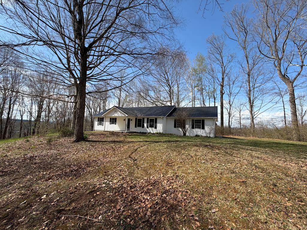 Secluded home that sits above the town of Damascus. Just kick back, let the days roll by and enjoy the peaceful surrounding,  Home is situated on approximately 5.67 acres. Plenty of room to enjoy spending time outside.