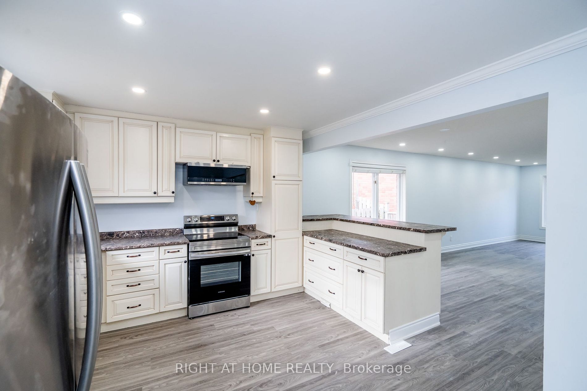1052 Dina Cres