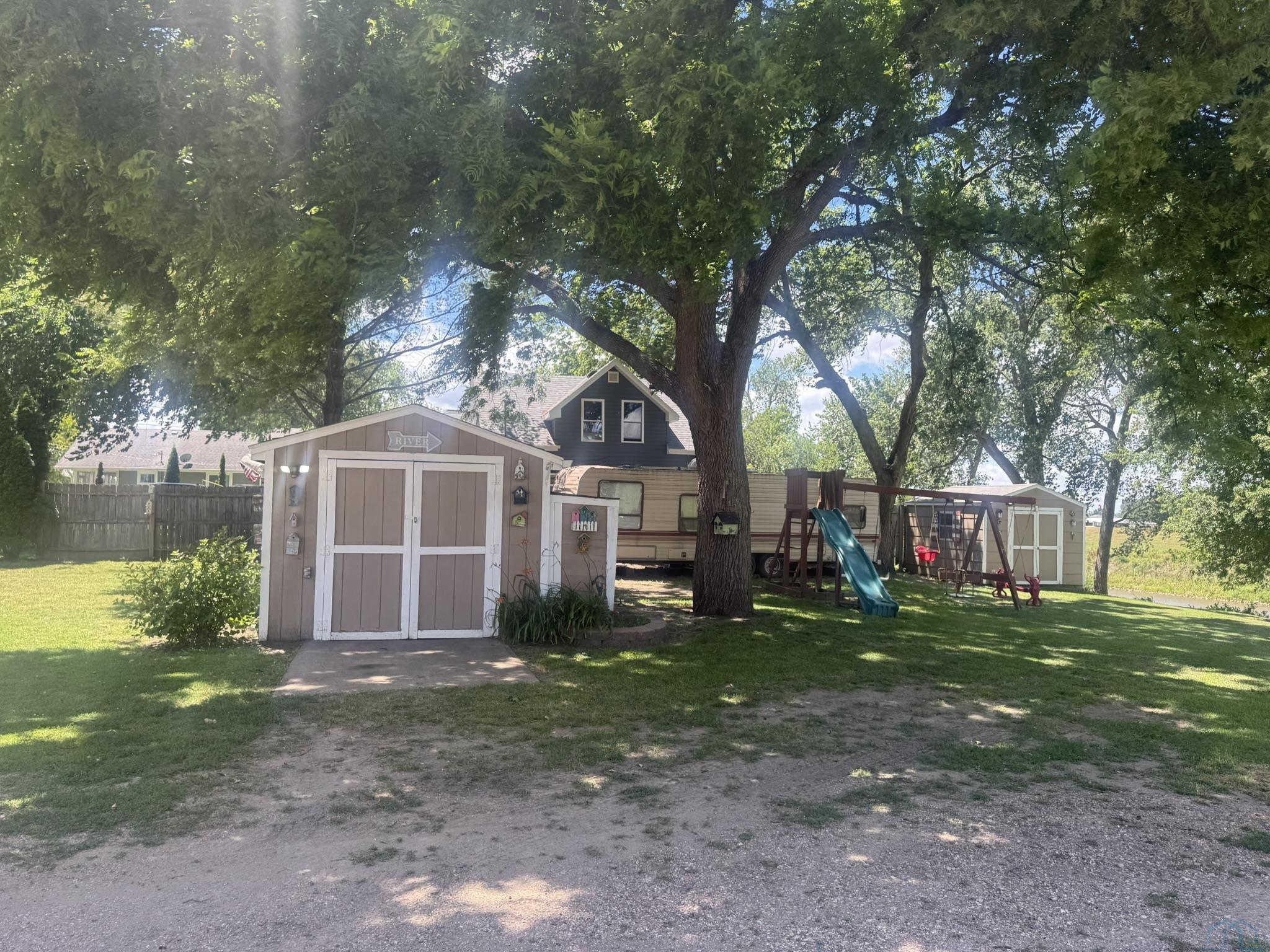 1121 River Drive