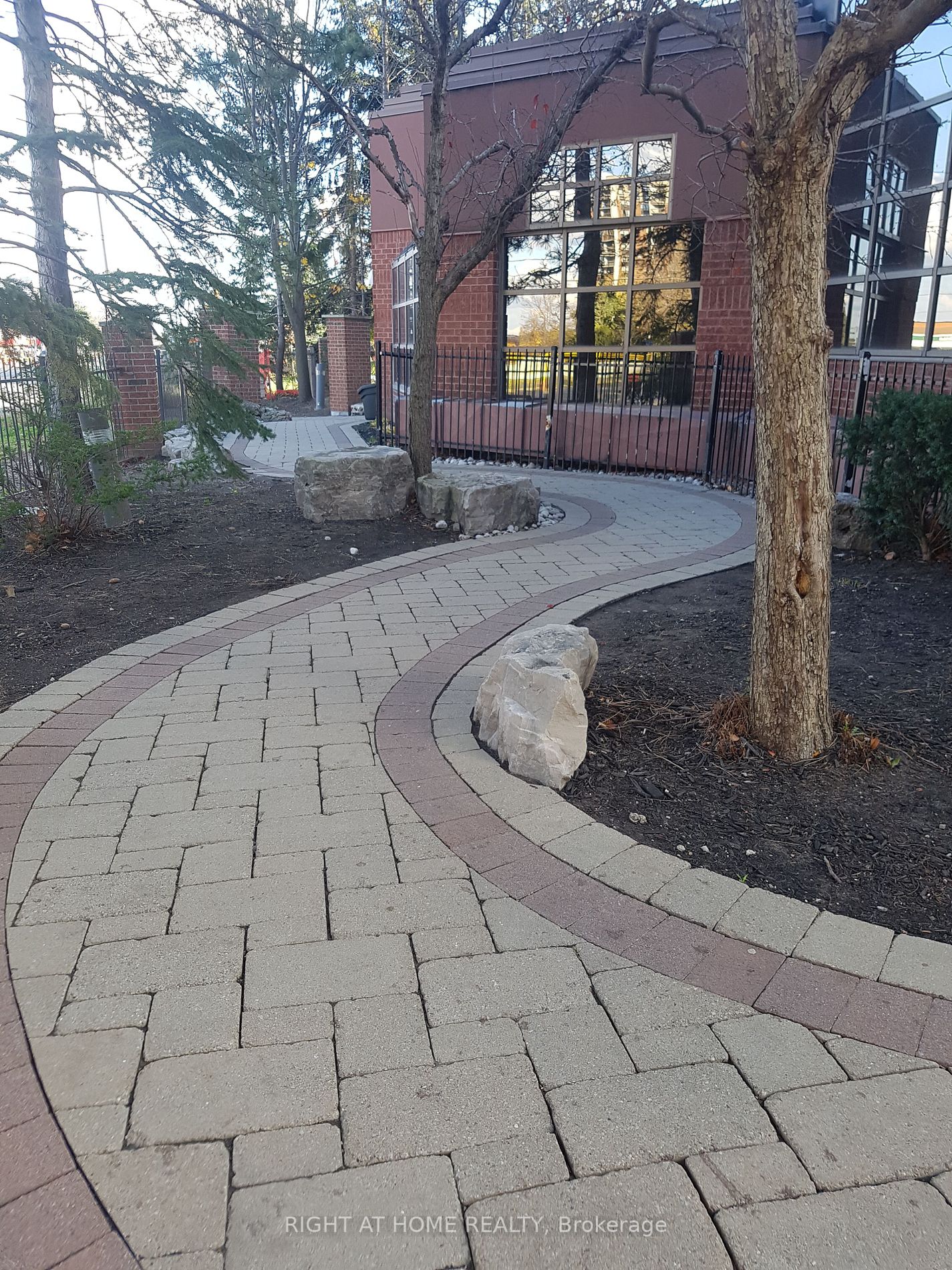 25 W Fairview Rd Ph3
