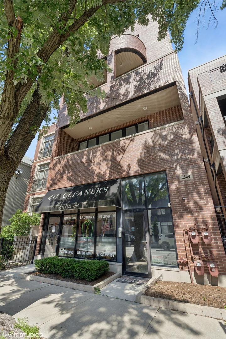 Beautifully updated, sun-drenched 2 bed / 2 bath condo in the heart of Lincoln Park, featuring soaring 12 ft ceilings and TWO private outdoor spaces. The open-concept, wide layout is super spacious with plenty of room for living and dining, complete with a cozy wood-burning fireplace and built-in dry bar with wine fridge and custom wallpaper. The kitchen has been refreshed with newly painted cabinetry, updated hardware, and features stainless steel appliances, granite countertops, and a large peninsula with bar seating. The king-sized primary suite offers a spa-like retreat with newly painted bathroom cabinets, modern hardware, updated lighting, a steam shower, separate jetted tub, du sink vanities, and a spacious organized walk-in closet. Second bedroom is just around the corner from the updated guest bathroom. The front patio has a gas grill hook up, perfect for grilling or lounging, while the spacious rear deck easily accommodates outdoor seating and dining, ideal for entertaining or everyday enjoyment. Enjoy walkability to neighborhood favorites just steps to Wrightwood Park, top-rated restaurants and cafes along Southport and Wrightwood, and all the charm and convenience Lincoln Park has to offer. One dedicated parking space included.