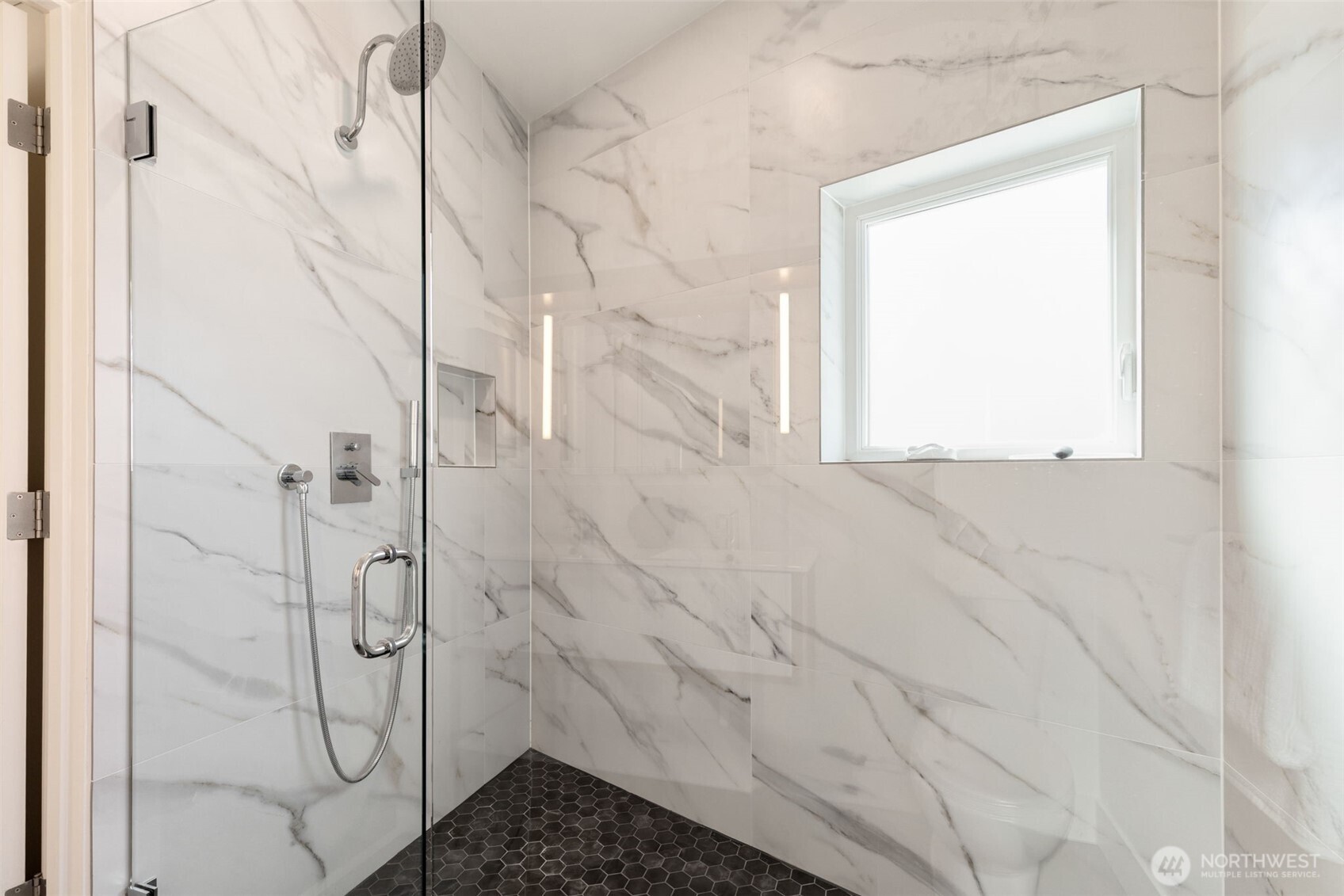 1529 Grandview Place E