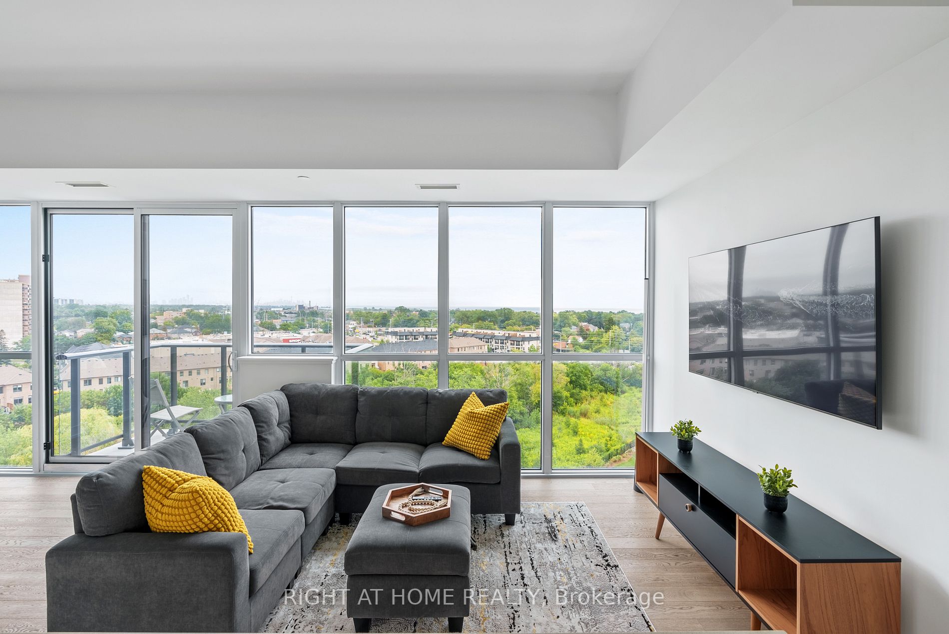 1063 Douglas Mccurdy Comm Circ