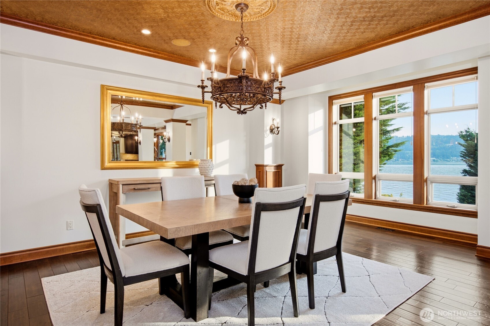 Formal dining room ideal for entertaining while overlooking the beautiful Lake Sammamish waterfront.