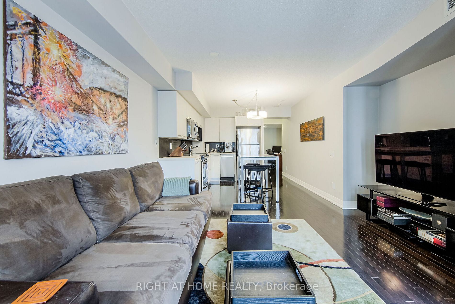 25 Carlton St 406