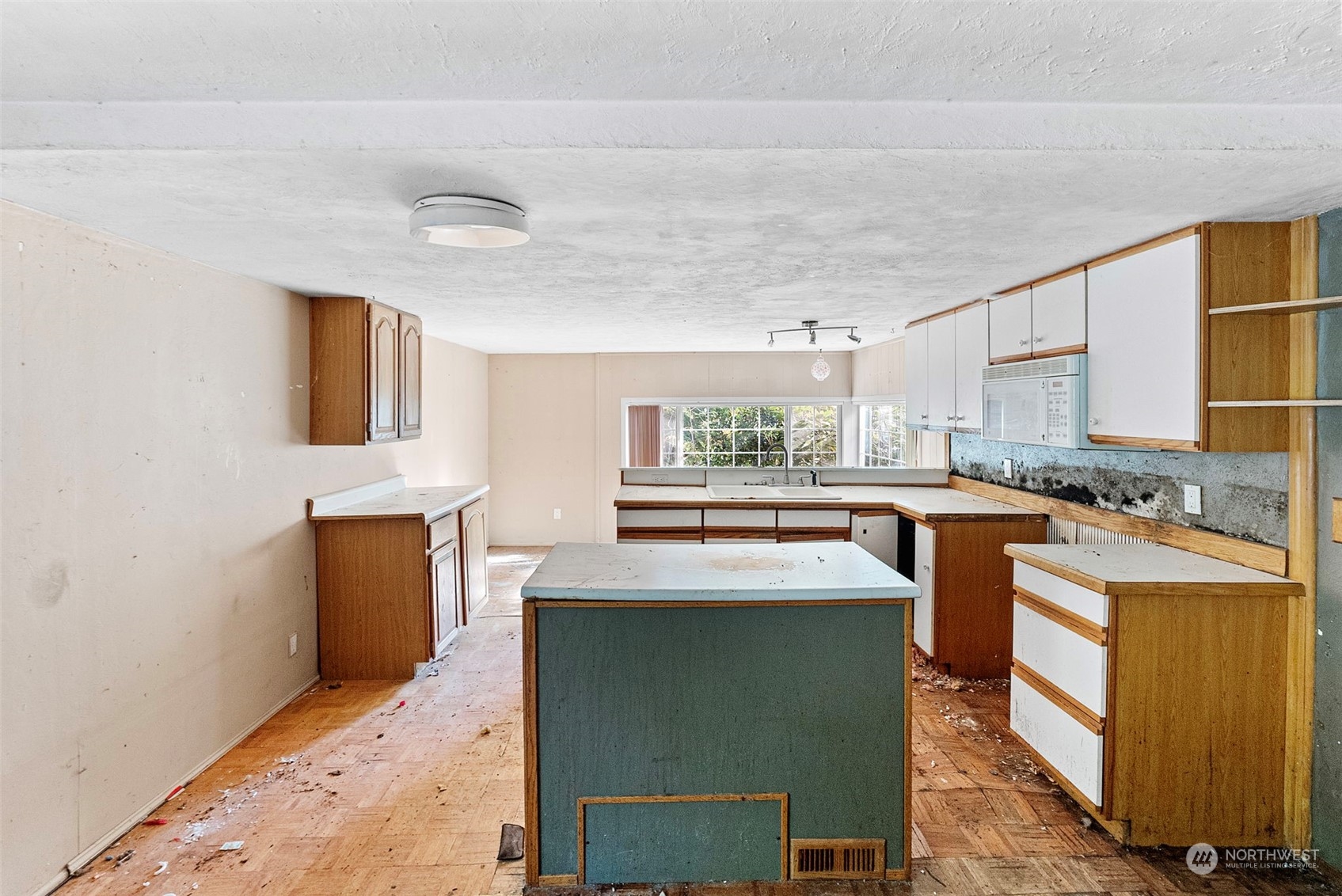 739 SE Dogwood Road