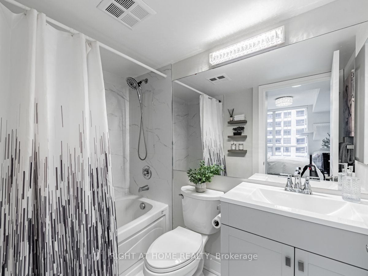 15 Northtown Way 615